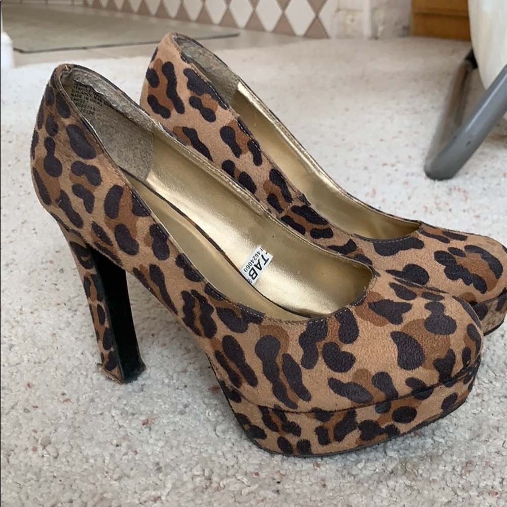 Chunky cheetah heels!!
